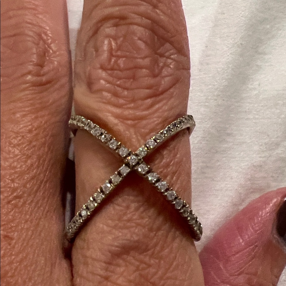 Elegant Silver Criss-Cross Ring